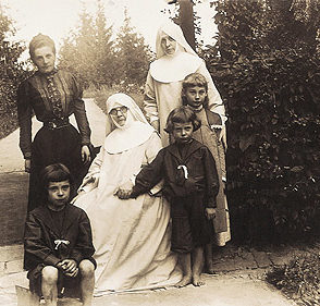 Zdjęcie - Marcelina Darowska z wnukami